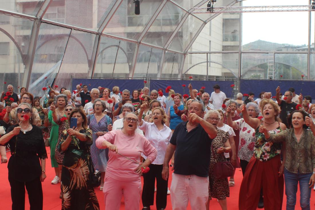 Rádio Vizela - Seniores de Vizela festejaram 25 de Abril em Matiné Dançante