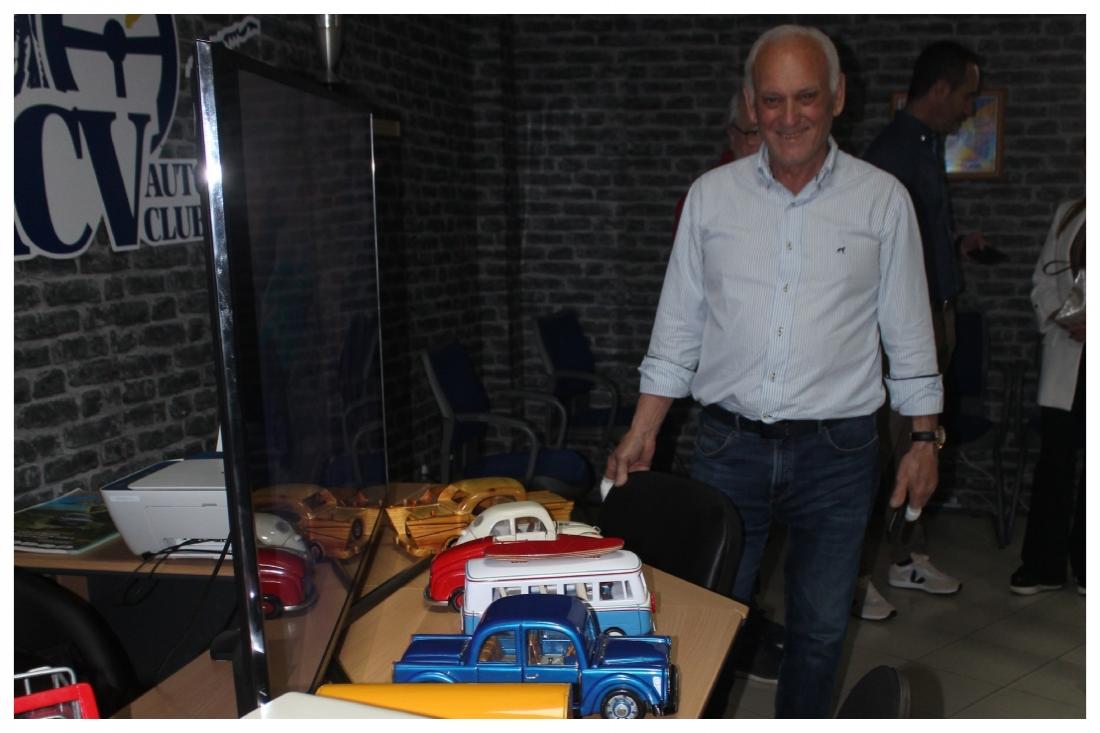 Fernando Teixeira mostra coleção de miniaturas automóvel 